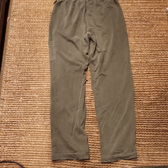 Columbia Green Cargo Pants with Relaxed Fit - Picture 4 of 4